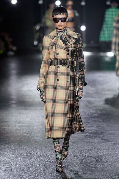 Look 27